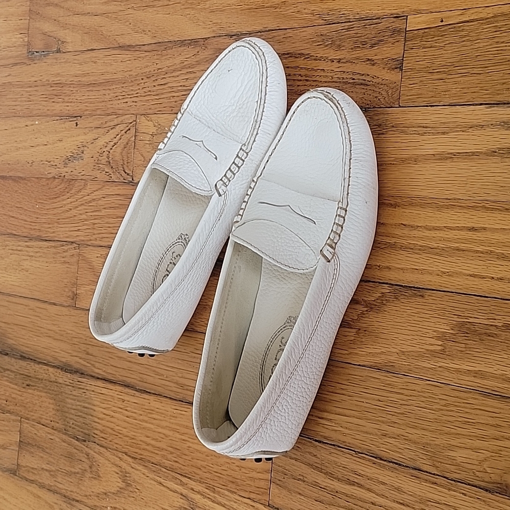 Tod's gommino driving shoes pebbled white leather 38